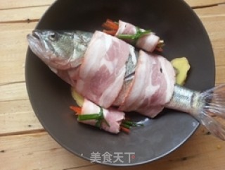 [homel 18 is As Delicious As A Feast] Steamed Sea Bass with Bacon recipe