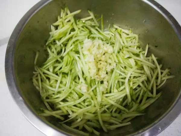 Cucumber Shredded in Sesame Sauce recipe