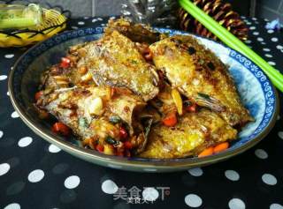 Pan-fried Small Crucian Carp recipe