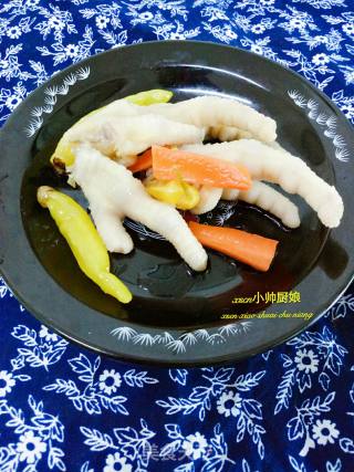 Chicken Feet with Soaked Feet~chicken Feet with Pickled Peppers recipe