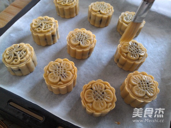 Cantonese Bean Paste Mooncake recipe