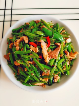 Stir-fried Convolvulus with Pork recipe