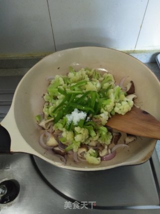 Stir-fried Organic Cauliflower with Green Onion recipe