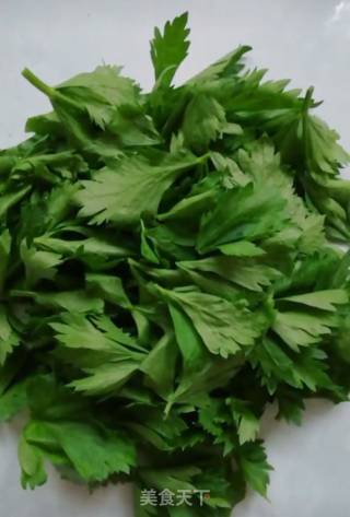 Scrambled Eggs with Celery Leaves recipe