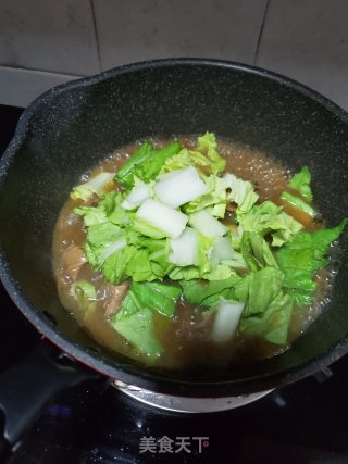 Braised Chicken Nuggets in Soup with Shell Noodles recipe