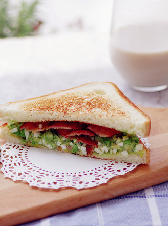 Avocado and Bacon Sandwich without Salad Dressing