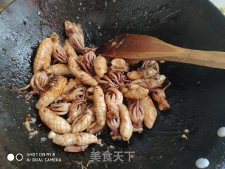 Stir-fried Squid with Meat, Meat and Vegetables recipe