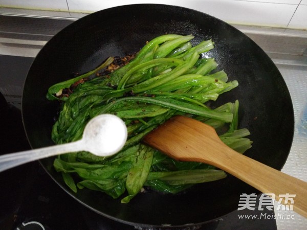 Lettuce with Tempeh and Dace in Oil recipe