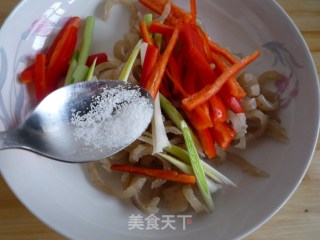 Garlic Sprouts Mixed with Pork Skin recipe