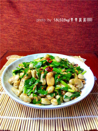 Stir-fried Broad Beans with Leek and Shrimp Skin recipe