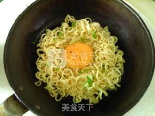 Instant Noodles with Bird's Nest Egg recipe