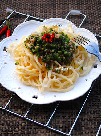 Noodles with Cowpea Meat Sauce