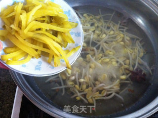 Mustard and Bean Sprouts Soup recipe