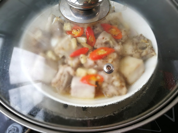 Steamed Pork Ribs with Black Pepper and Taro recipe