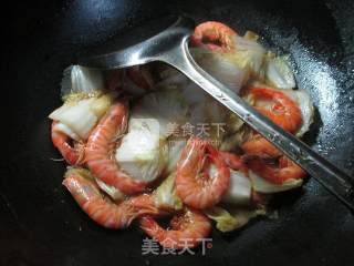 Stir-fried Kei Wai Shrimp with Cabbage recipe