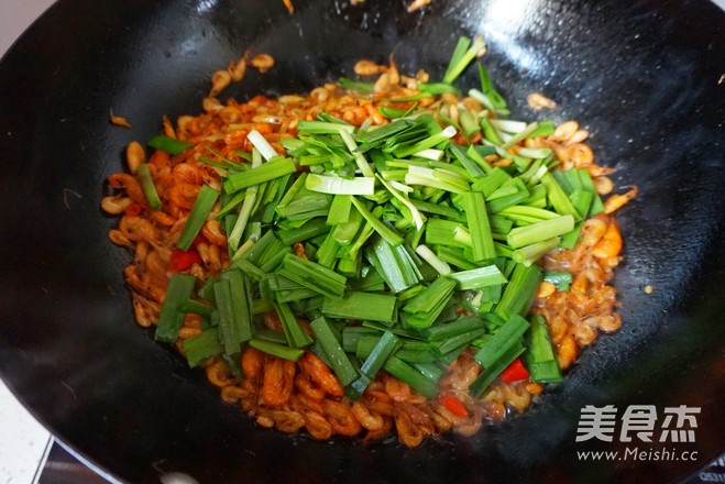 Stir-fried River Prawns with Leek recipe