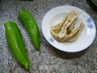 Stir-fried Green Peppers with Lamb Tail Bamboo Shoots recipe