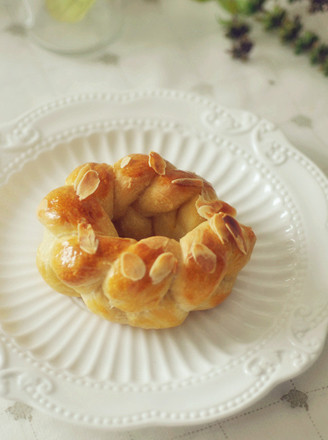 Almond Garland Bread recipe