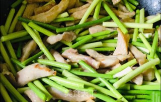 Stir-fried Tofu and Pork with Garlic Moss recipe