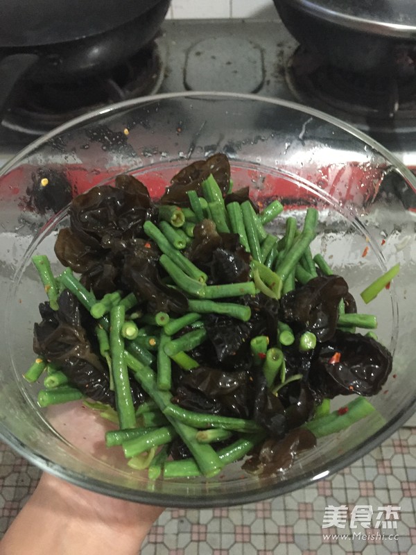 Fungus Mixed with Rainbow Beans recipe