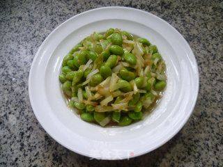 Stir-fried Edamame with Leek Sprouts recipe