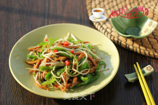 Stir-fried Chiba Tofu with Green Pepper and Bean Sprouts recipe