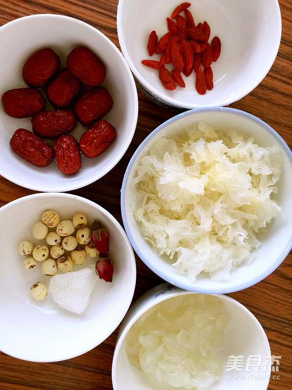 Red Date, Lotus Seed and Tremella Soup recipe