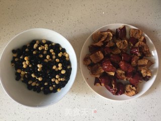 Red Dates and Black Bean Soy Milk recipe