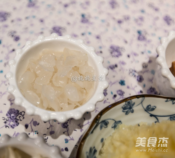 Peach Gum White Fungus Soup recipe