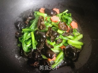 Stir Fried Fungus with Vegetable Core recipe