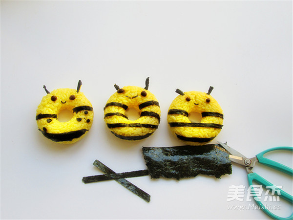 Little Bee Donut Rice Ball recipe