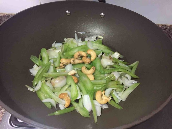 Stir-fried Cashew Nuts with Celery and Lily recipe