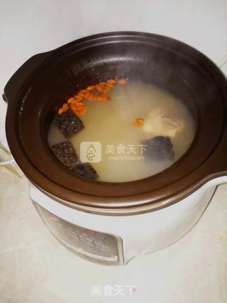 Duzhong Yam Soup-a Good Soup for Relieving Backaches and Backaches recipe