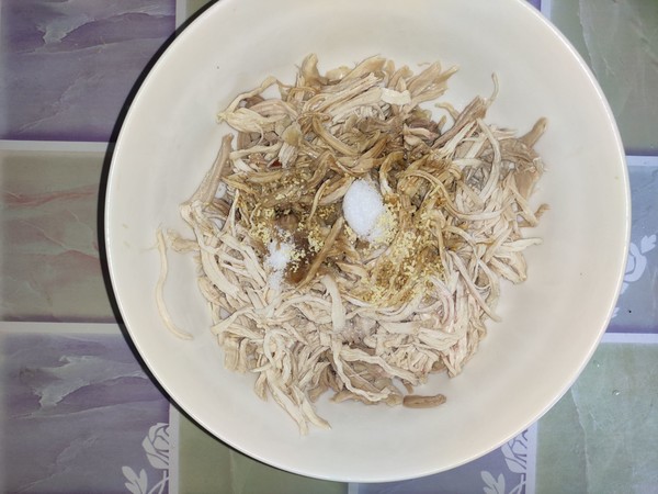 Chicken Shreds Mixed with Camellia Seed Oil recipe