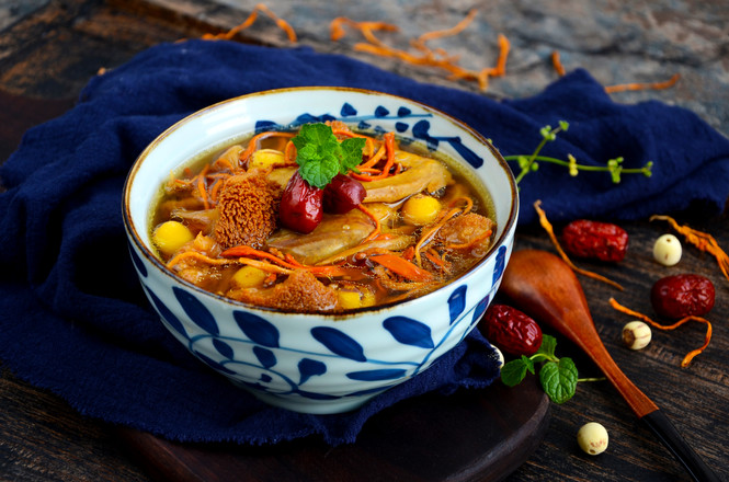 Pigeon Soup with Cordyceps and Monkey Mushroom recipe