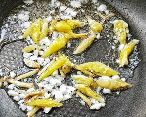 Stir-fried Taro Lotus with Chicken Gizzard Flowers recipe