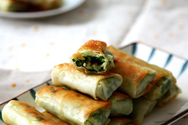 Spring Rolls with Dumpling Skin, Chives and Crab Fillet recipe