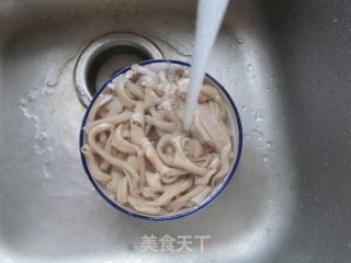 Stir-fried Duck Intestines with Leek Flowers recipe