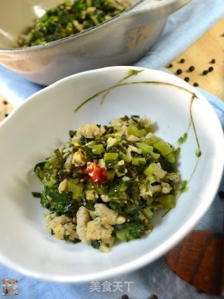 Griddle with Minced Pork and White Radish Leaves recipe