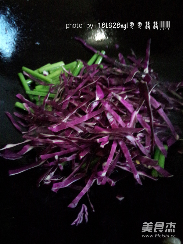 Stir-fried Shredded Pork with Purple Cabbage recipe