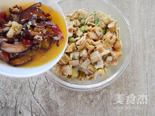 Mushroom Oil Mixed with Bamboo Shoots and Dried Edamame recipe