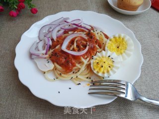 Spaghetti with Onion and Egg Meat Sauce recipe