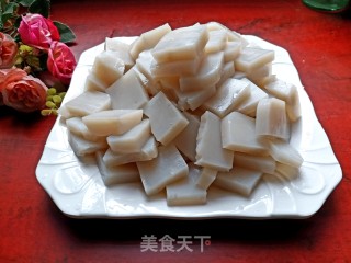 Stir-fried Jelly with Garlic Sprouts recipe