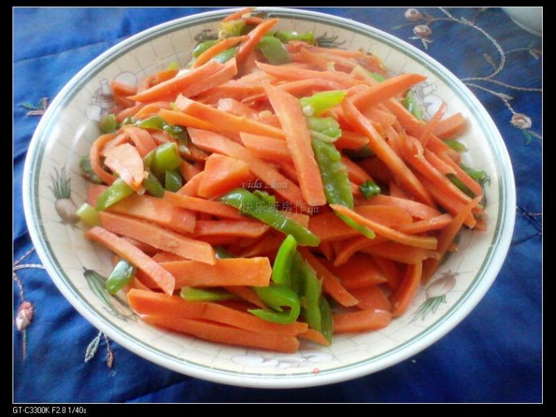 Home-style Stir-fry-green Pepper and Carrot Shreds recipe