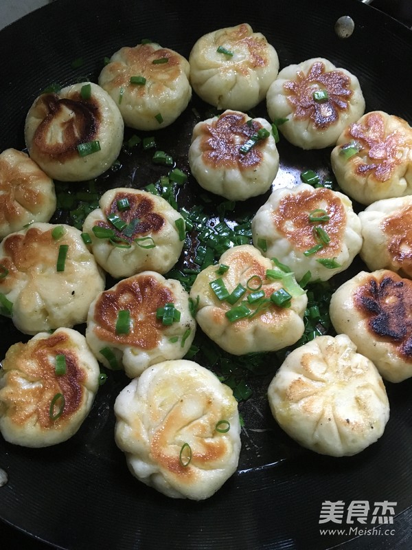 Delicious Pan-fried Buns recipe