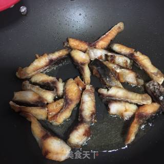 Stir-fried Cured Fish with Celery recipe