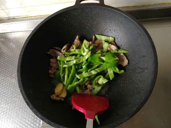 Stir-fried Pork Tongue with Green Peppers recipe