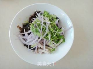 Fungus Mixed with Shredded Pork recipe
