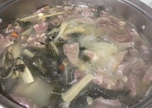 Nourish The Lungs and Remove The Fire-dried Pork Lung and Vegetable Soup recipe