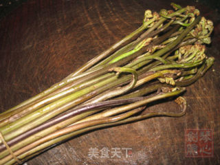 Stir-fried Bracken with Pork Root recipe